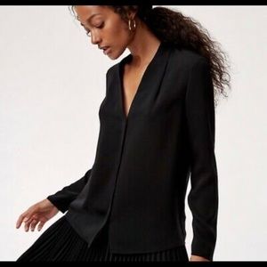 Aritzia Babaton Akira blouse